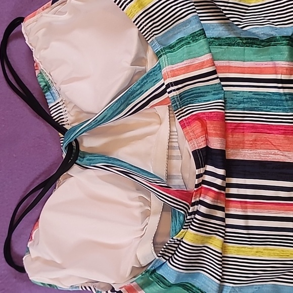 0763. NWTs ~ Big 5 ~ Shelf Bra ~ Removable Pads ~ Large - Picture 3 of 8